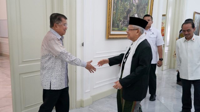 Wakil Presiden Jusuf Kalla dan Wakil Presiden terpilih Ma'ruf Amin bertemu untuk salat Jumat bersama di Masjid Baiturrahman, Jumat (4/10/2019). Foto: Dok. Tim Media Wapres
