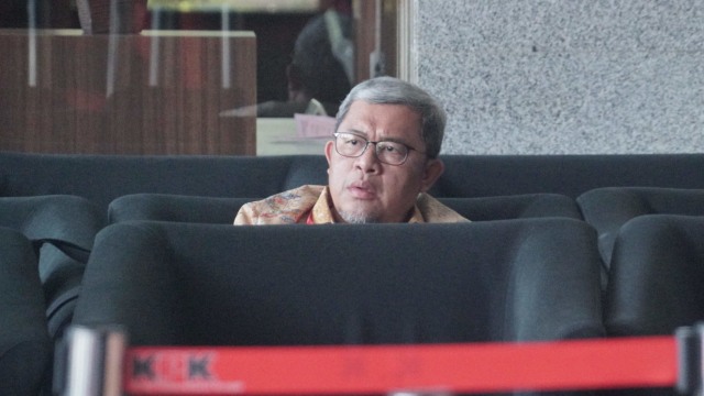 Mantan Gubernur Jawa Barat Ahmad Heryawan bersiap menjalani pemeriksaan di kantor KPK, Jakarta, Jumat (4/10/2019). Foto: Helmi Afandi Abdullah/kumparan 