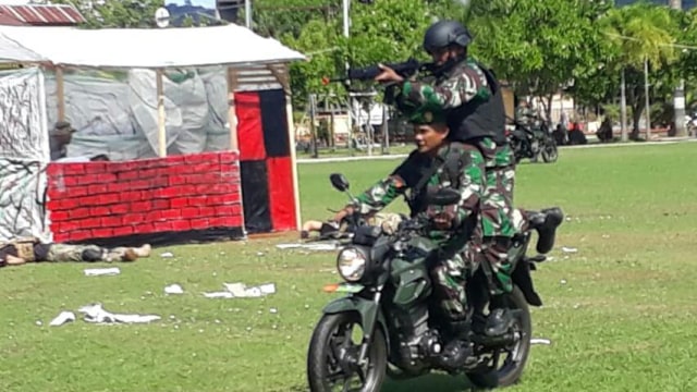 Pertempuran Jarak Dekat Warnai HUT TNI ke-74 di Tolitoli, Sulteng (304408)