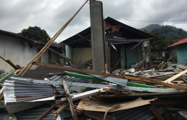 Kerusakan bangunan di Ambon pascagempa, Minggu (29/9). Dok : Lentera Maluku