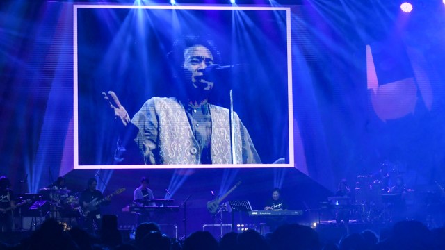 Erwin Gutawa Hadirkan Chrisye di Panggung Synchronize Fest 2019 (4698)