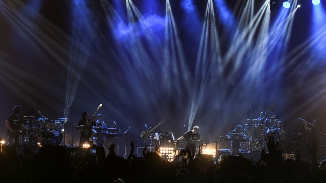 Erwin Gutawa Hadirkan Chrisye di Panggung Synchronize Fest 2019 (4699)