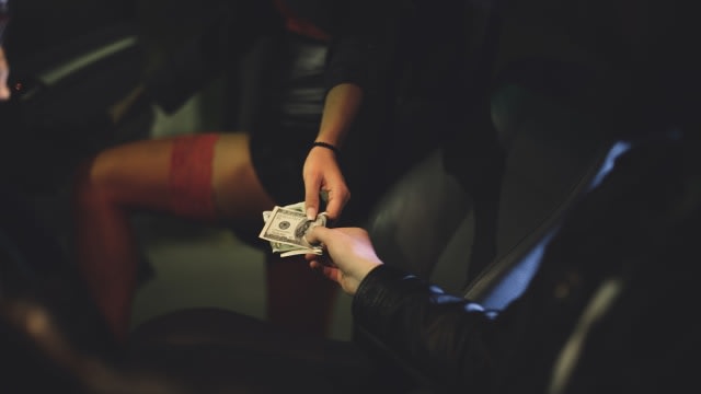 Ilustrasi transaksi prostitusi. (Foto: Shutterstock)