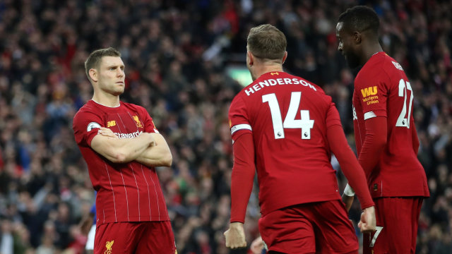 Para pemain Liverpool merayakan gol penentu kemenangan James Milner ke gawang Leicester. Foto: Action Images via Reuters/Carl Recine