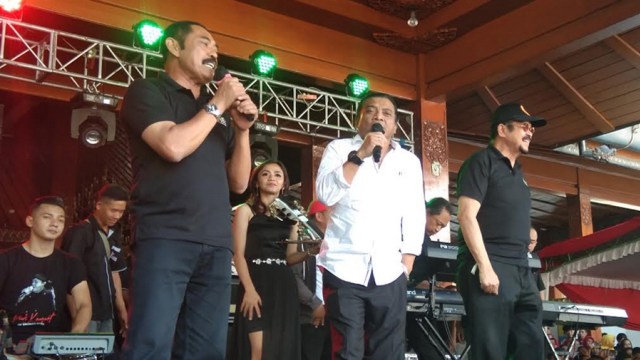 Walikota Solo Dan Warga Papua Bernyanyi Bersama Didi Kempot