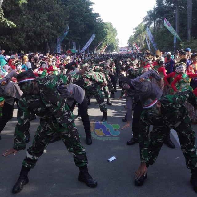 Tari Thengul Kolosal Meriahkan Peringatan Hut Tni Di Bojonegoro Kumparan Com