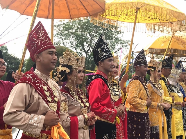 Para peserta yang mengikuti festival arakan pengantin Melayu. Foto: Teri/Hi!Pontianak