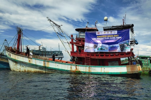 Kapal asing ilegal, penenggelaman kapal, Kementerian Kelautan dan Perikanan (KKP) di Perairan Kalimantan Barat