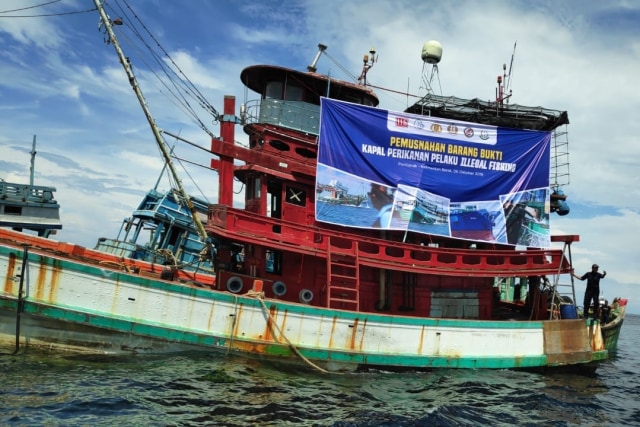 Kapal asing ilegal, penenggelaman kapal, Kementerian Kelautan dan Perikanan (KKP) di Perairan Kalimantan Barat