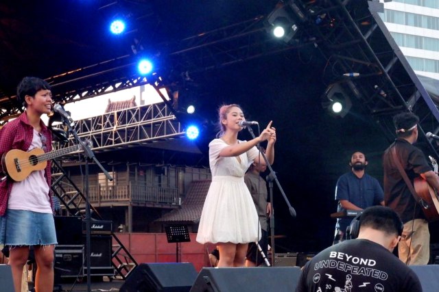 Nadin Amizah Tampil Mengejutkan di Synchronize Fest 2019 (107144)