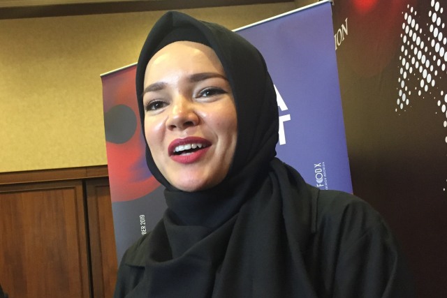 Dewi Sandra soal Glenn Fredly Menikah: Alhamdulillah (3222)