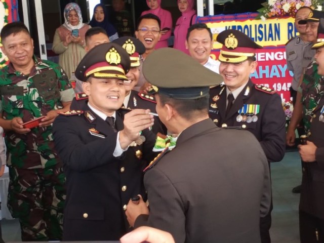 Kapolres Bangka Selatan, AKBP S Ferdinand Suwarji beserta jajaran rayakan HUT TNI Ke 74, bersama Makodim 0413/Bangka. (MD4/Babelhits)