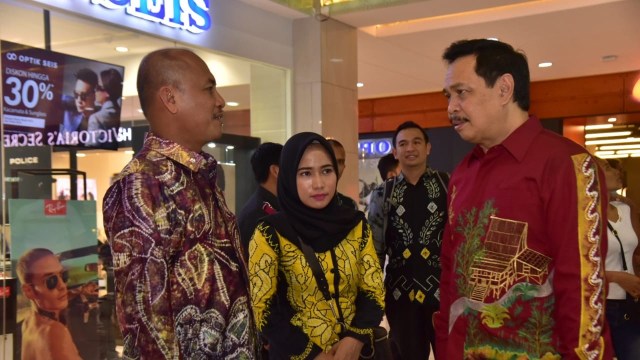 Wagub Kalsel Rudy Resnawan (kanan) d sela Borneo Extravaganza 2019 di Bali, Minggu (6/10/2019). Foto: Humpro Kalsel