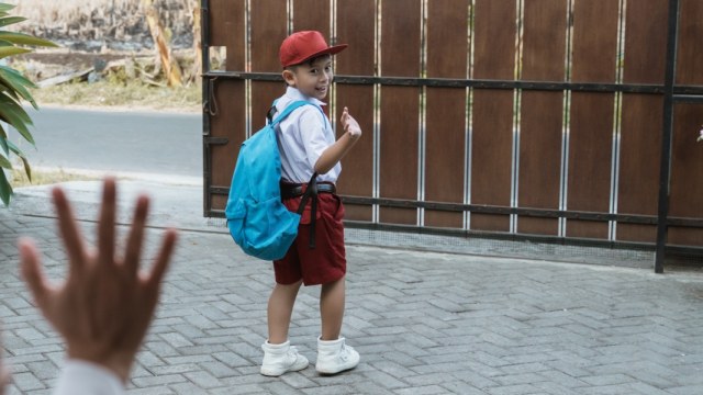 Kapan Anak Bisa Berangkat Sekolah Sendiri Kumparan Com
