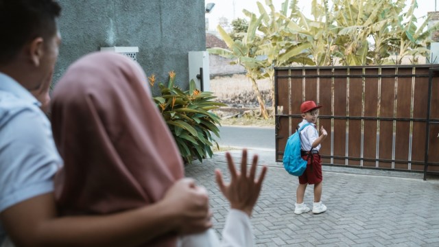 Kapan Anak Bisa Berangkat Sekolah Sendiri Kumparan Com