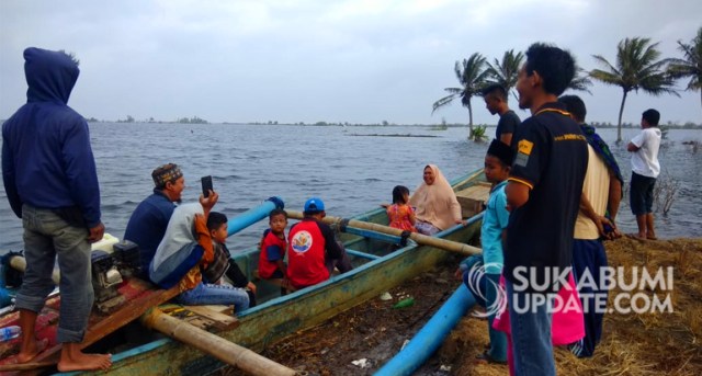 Banjir Di Sukabumi Jadi Tempat Wisata Piknik Hingga Main