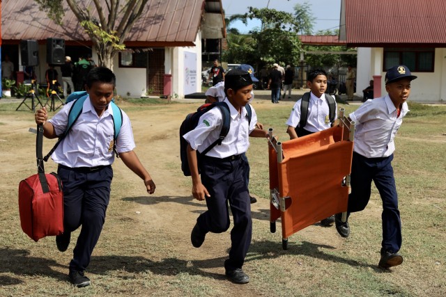 Foto: Siswa di Daerah Bekas Tsunami Aceh, Belajar Siaga Bencana (2651)