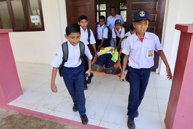 Foto: Siswa di Daerah Bekas Tsunami Aceh, Belajar Siaga Bencana (2653)