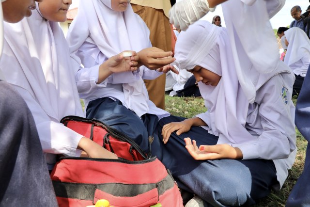 Foto: Siswa di Daerah Bekas Tsunami Aceh, Belajar Siaga Bencana (2657)