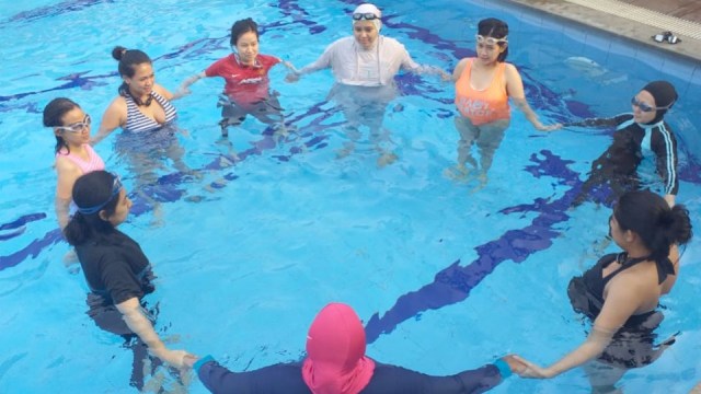 Aquanatal Yoga untuk Bumil, Super Fun! (4657)