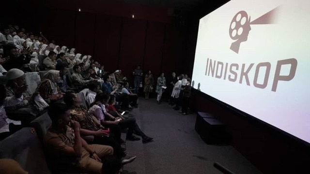 Suasana Bioskop Rakyat di Teluk Gong, Penjaringan Jakarta Utara.  Foto: Instagram/ @aniesbaswedan