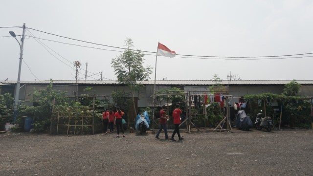 Warga beraktivitas di Kampung Akuarium, Penjaringan, Jakarta Utara, Rabu (9/10). Foto: Iqbal Firdaus/kumparan