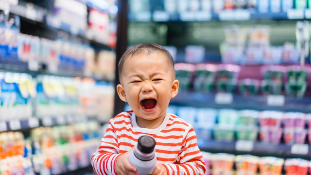 balita menjerit di supermarket