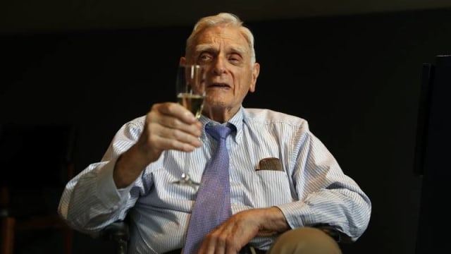 John B. Goodenough, ilmuwan pengembang baterai lithium-ion yang meraih Hadiah Nobel Kimia 2019.