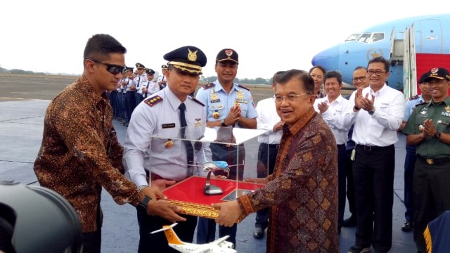 Wakil Presiden Jusuf Kalla menerima penghargaan 'Water Salute'. Foto: Kevin S. Kurnianto/kumparan