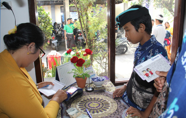 com- program “Menabung Ya SimPel Aja” yang diselenggarakan di SMPN 2 Tabanan, Bali (10/10). Foto: Dok. BRI