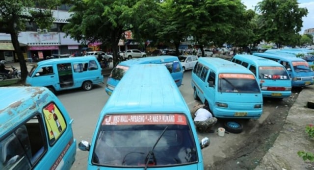 Angkutan umum atau Pete-Pete Makassar, (Int).
