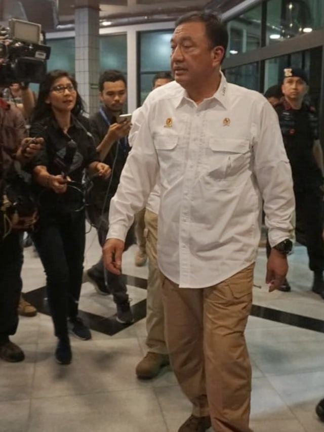 Kepala Badan Intelijen Negara (BIN) Budi Gunawan (tengah) tiba di RSPAD Gatot Soebroto, Jakarta, Kamis (10/10).  Foto: Iqbal Firdaus/kumparan 