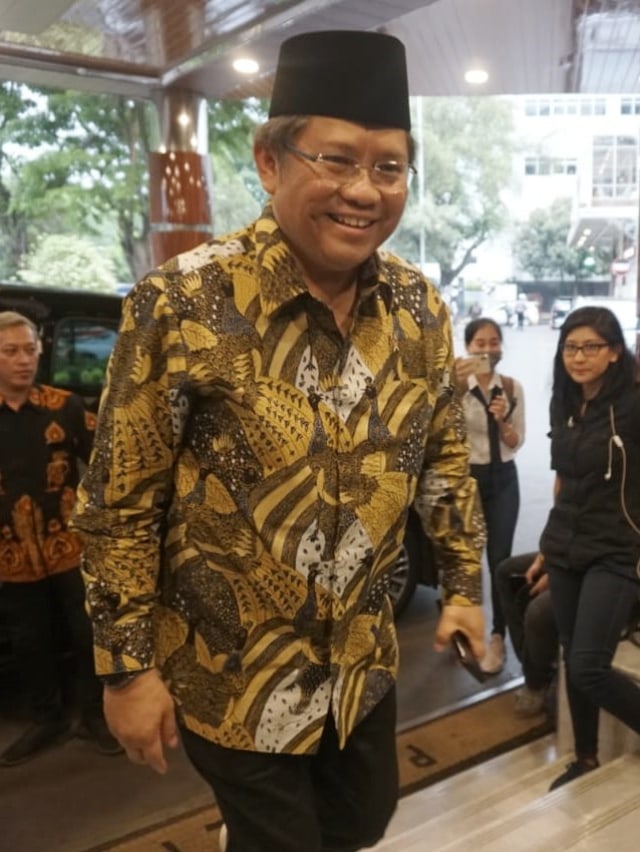 Menkominfo Rudiantara tiba di RSPAD Gatot Soebroto, Jakarta, Kamis (10/10).  Foto: Iqbal Firdaus/kumparan 