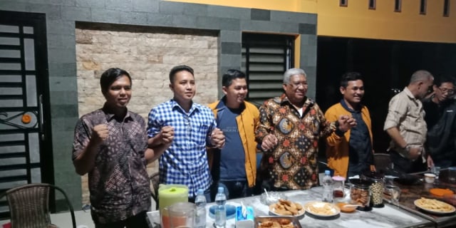 Jajaran Pengurus DPP Peradah Sulawesi Tenggara saat silaturahmi bersama Gubernur Sultra, H Ali Mazi sebagai wujud komitmen Peradah mendukung kemajuan daerah. Foto: Istimewa.