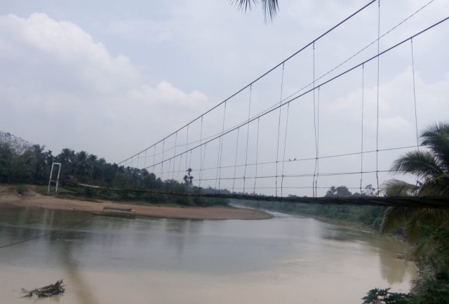 Jembatan gantung di Kabupaten Bungo, Jambi. Foto: ist