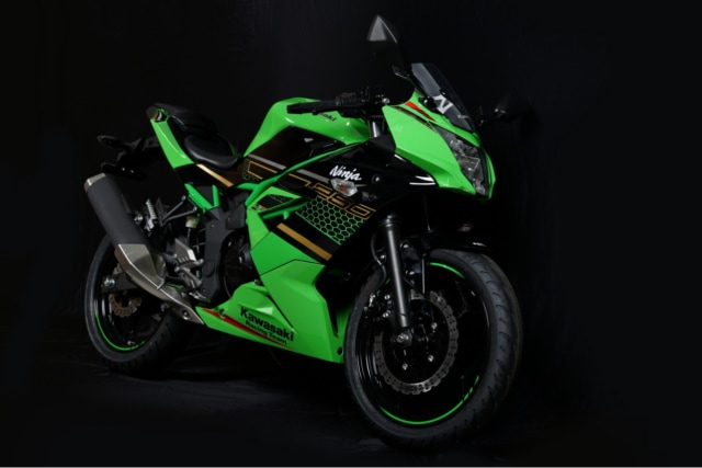 Tampilan depann livery baru Kawasaki Racing Team untuk Ninja 250 SL. Foto: dok. Kawasaki Motor Indonesia 