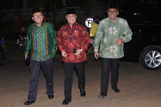 (kiri-kanan) Wakil Ketua MPR RI Arsul Sani, Ahmad Basarah, Jazilul Fawaid, tiba di kediaman Prabowo Subianto, Jakarta, Jumat (11/10). Foto: Fanny Kusumawardhani/kumparan