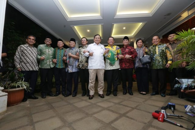 Ketua Umum Partai Gerindra Prabowo Subianto dan Ketua MPR RI Bambang Soesatyo beserta wakil pimpinan MPR RI Foto: Pribadi
