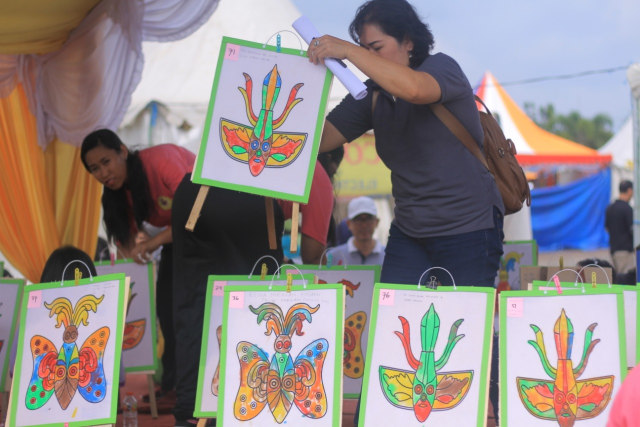 Serunya Anak-anak Mengikuti Lomba Mewarnai Topeng Bukung (74219)