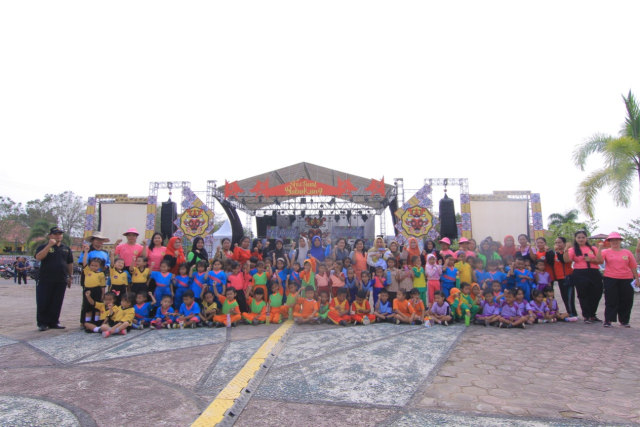 Serunya Anak-anak Mengikuti Lomba Mewarnai Topeng Bukung (74220)