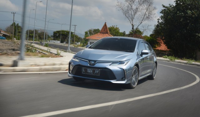 Menguji 5 Mobil Hybrid Toyota, Mana yang Paling Irit BBM? (558898)