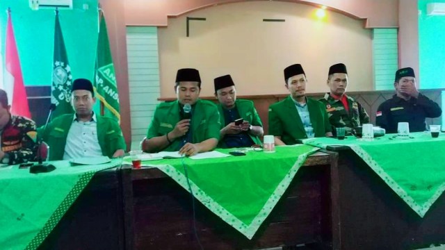 Ketua PC Ansor Brebes Ahmad Munsip disela rapat konsolidasi di Gedung PCNU Brebes, Sabtu, 12 Oktober 2019. (Foto: Istimewa)