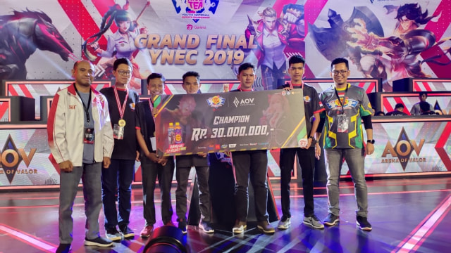 MAN 2 Medan jadi juara pertama game AoV di Grand Final Fruit Tea YNEC 2019. Foto: Aulia Rahman Nugraha/kumparan