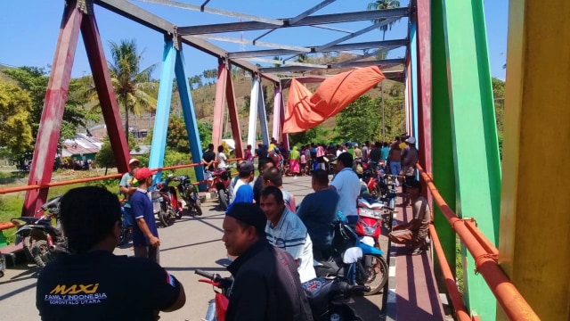 Warga Blokir Jalan, Arus Lalu Lintas Gorontalo-Sulteng Lumpuh 8 Jam (69736)