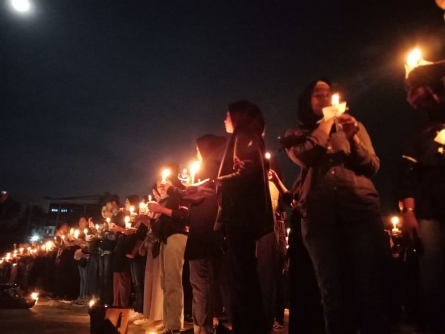 Ribuan Mahasiswa di Batam Nyalakan Lilin Kenang Pahlawan Mahasiswa