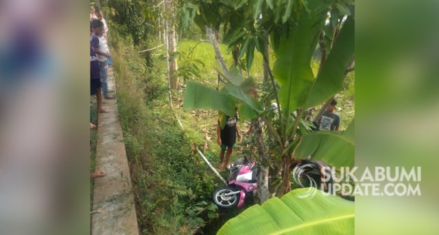 Motor Fino yang masuk jurang hingga mengakibatkan pengendaranya tewas di Kampung Cipayung, Desa Sukakersa, Kecamatan Parakansalak, Kabupaten Sukabumi, Minggu (13/10/2019). | Sumber Foto:Istimewa.