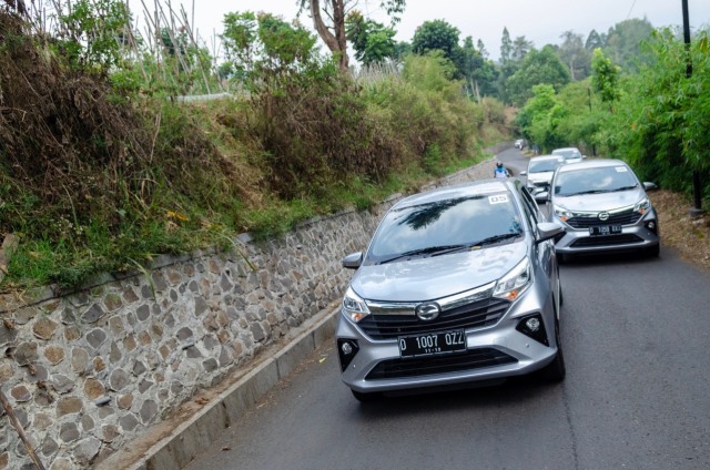 Berita Populer: Etika Mengemudi Mobil di Tanjakan; Vespa Lawas Rp 150 Juta (27592)