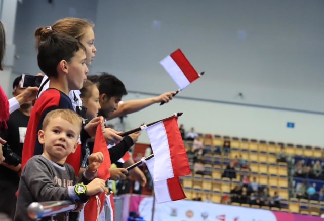 Anak-anak Rusia dukung Tim Bulutangkis Indonesia pada Kejuaraan Dunia Bulutangkis Junior 2019 di Kazan. Foto: Dok: KBRI Moskow