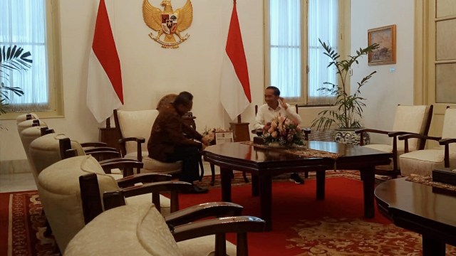 Ketum PAN, Zulkifli Hasan bertemu Presiden Joko Widodo di Istana Merdeka, Senin (14/10/2019). Foto: Fahrian Saleh/kumparan