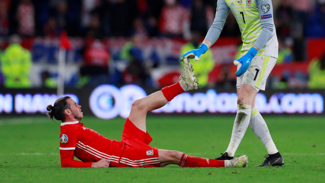 Gareth Bale menderita cedera dalam duel Wales versus Kroasia. Foto: Action Images via Reuters/Andrew Couldridge